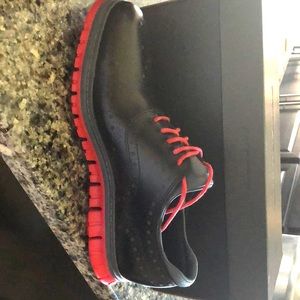 Men’s size 8M (never worn) Zerogrand Oxford